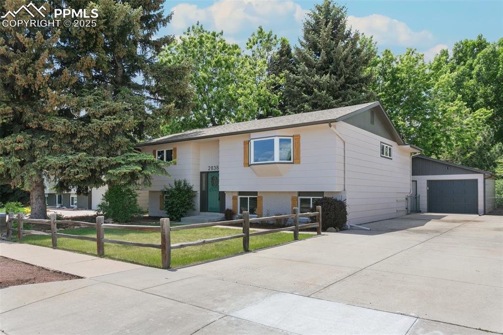 2838 shadowglen drive colorado springs co 80918