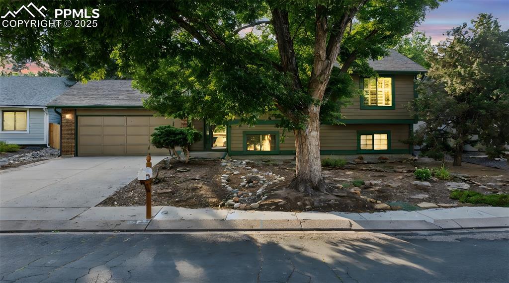 6835 woodgate court colorado springs co 80918