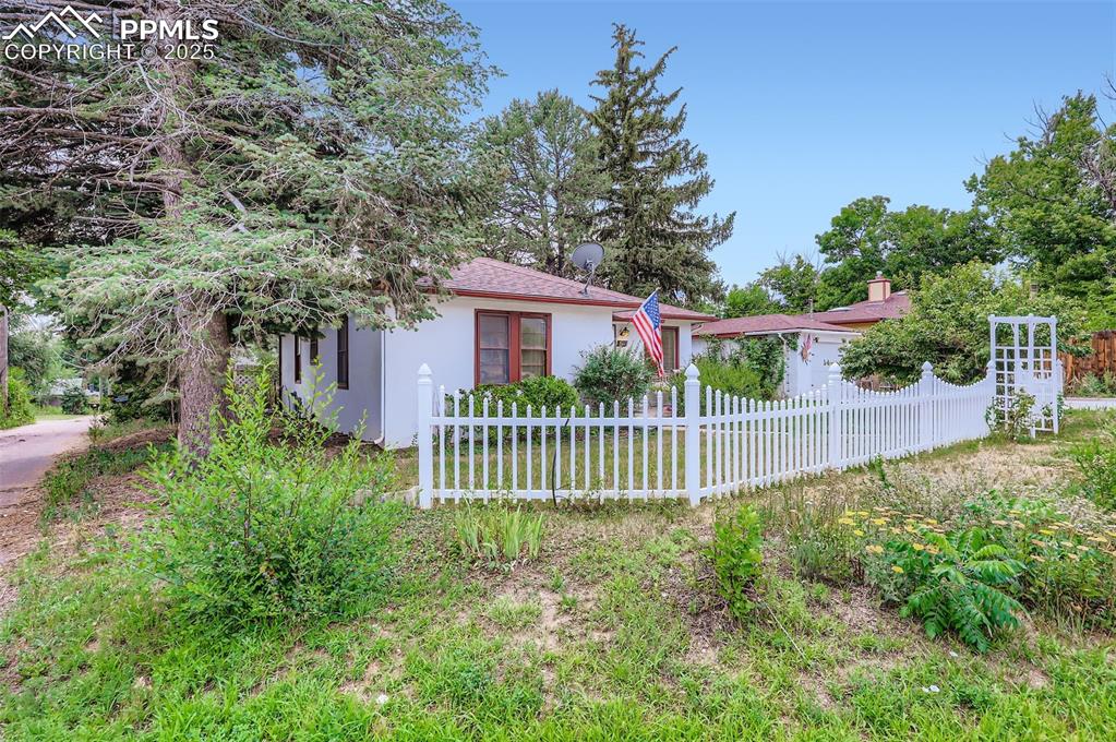 2111 e cache la poudre street colorado springs co 80909