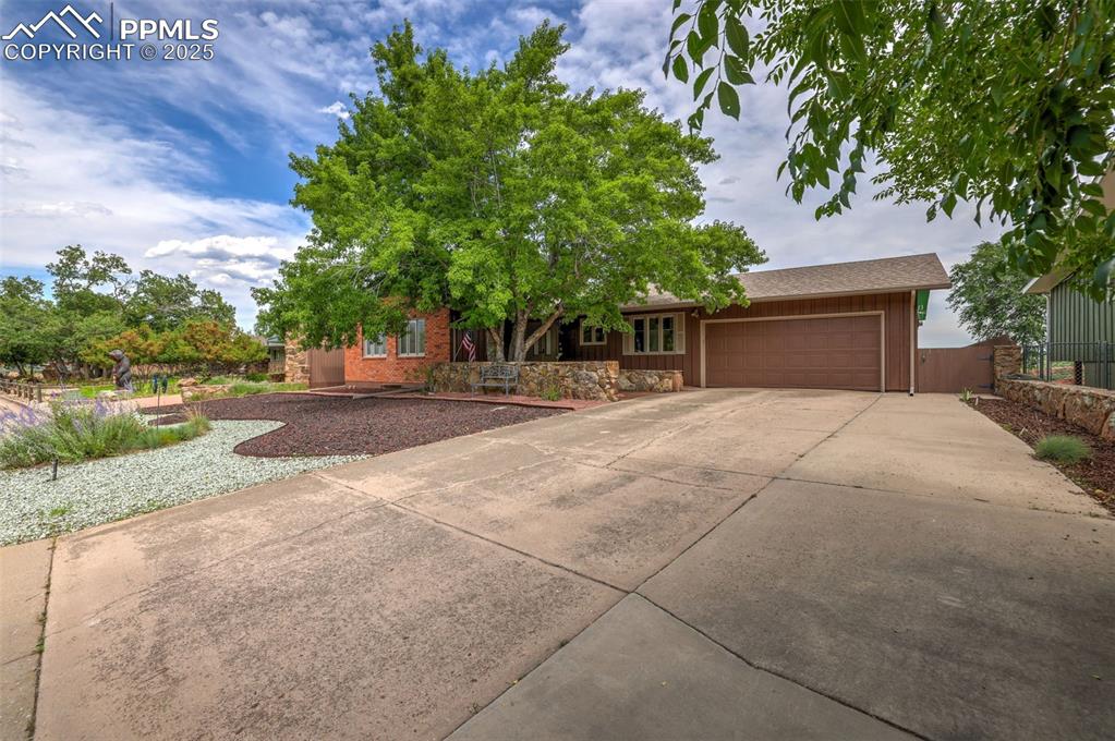 223 crystal hills boulevard manitou springs co 80829