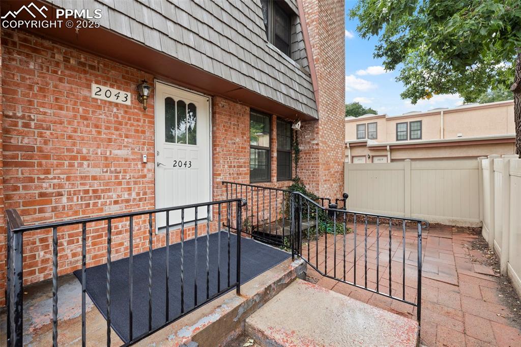 2043 sussex lane colorado springs co 80909