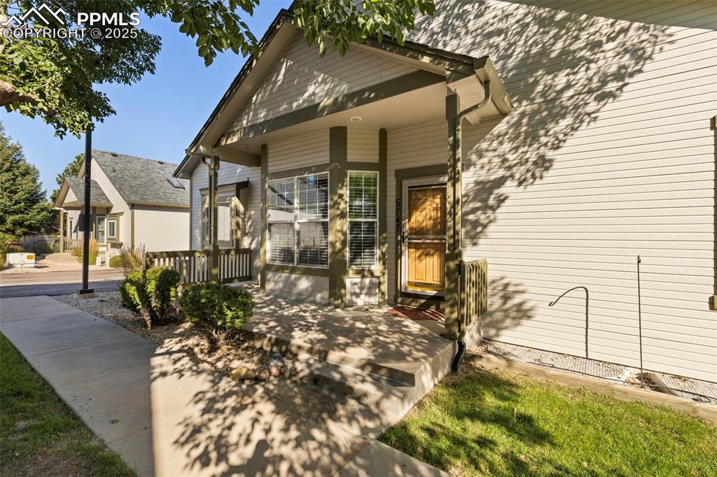 5747 tradewind point colorado springs co 80923