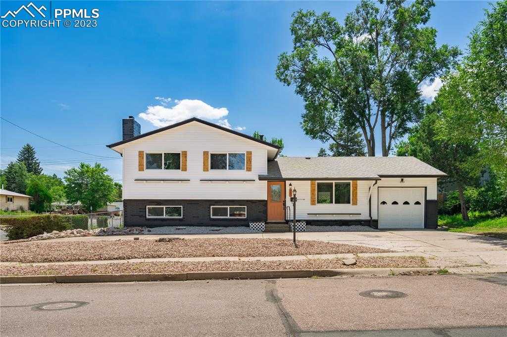 1303 Royale Dr photo 1 of 38