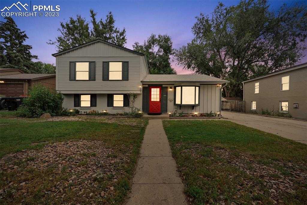 11 Arlen St photo 1 of 23