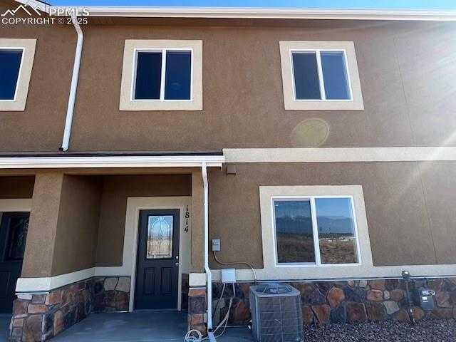1814 Sandtoft Hts photo 1 of 23