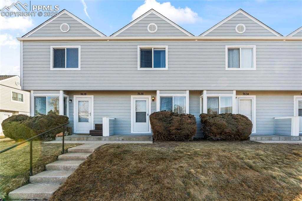 7636 Lexington Manor Dr photo 1 of 17