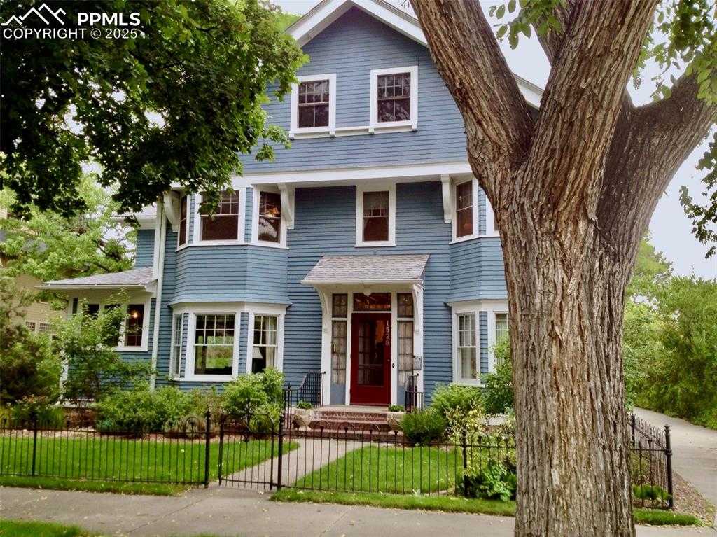 1528 Wood Ave photo 1 of 50