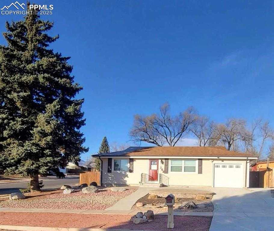 702 Kingsley Dr photo 1 of 31