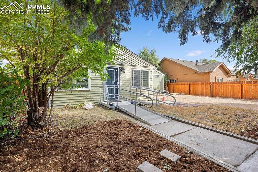 919 Bennett Ave photo 1 of 36