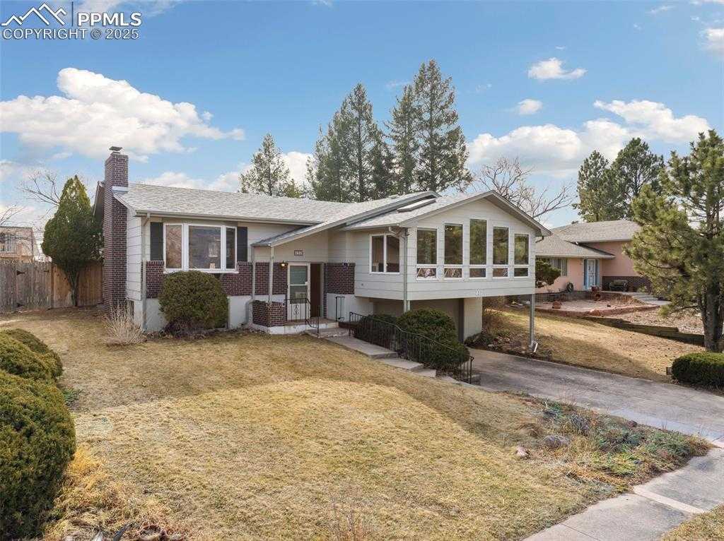 727 Crown Ridge Dr photo 1 of 43