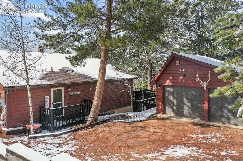 208 Illini Dr photo 1 of 50