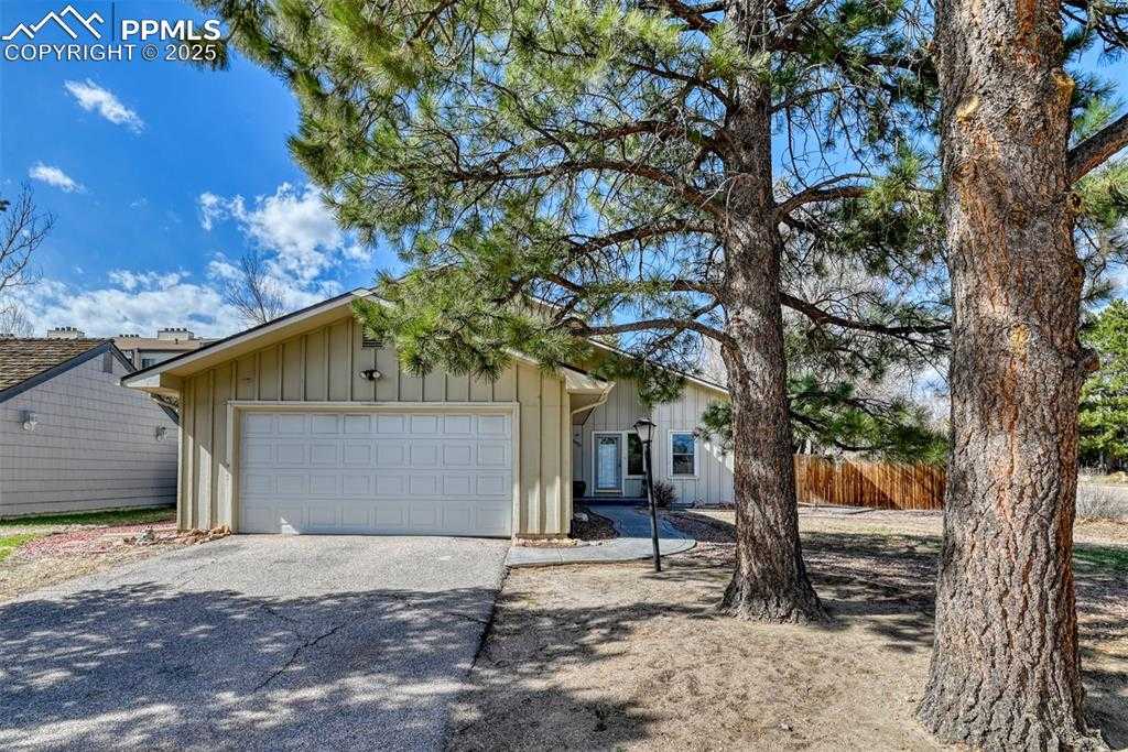 6486 Hawkeye Cir photo 1 of 50