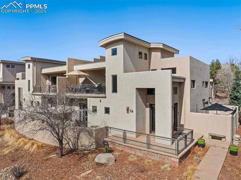 114 El Paso Blvd photo 1 of 50