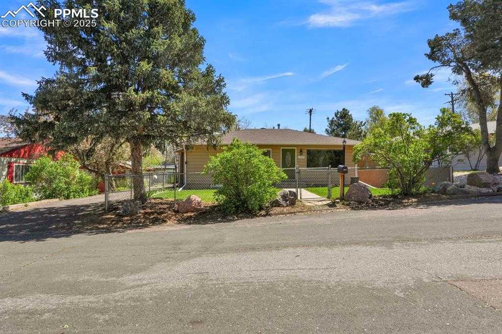 1909 Cascade Ln photo 1 of 34