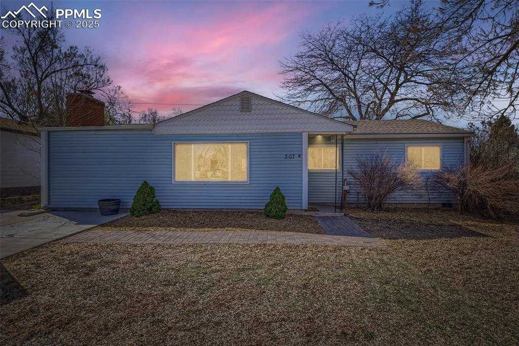 307 Redwood Dr photo 1 of 29