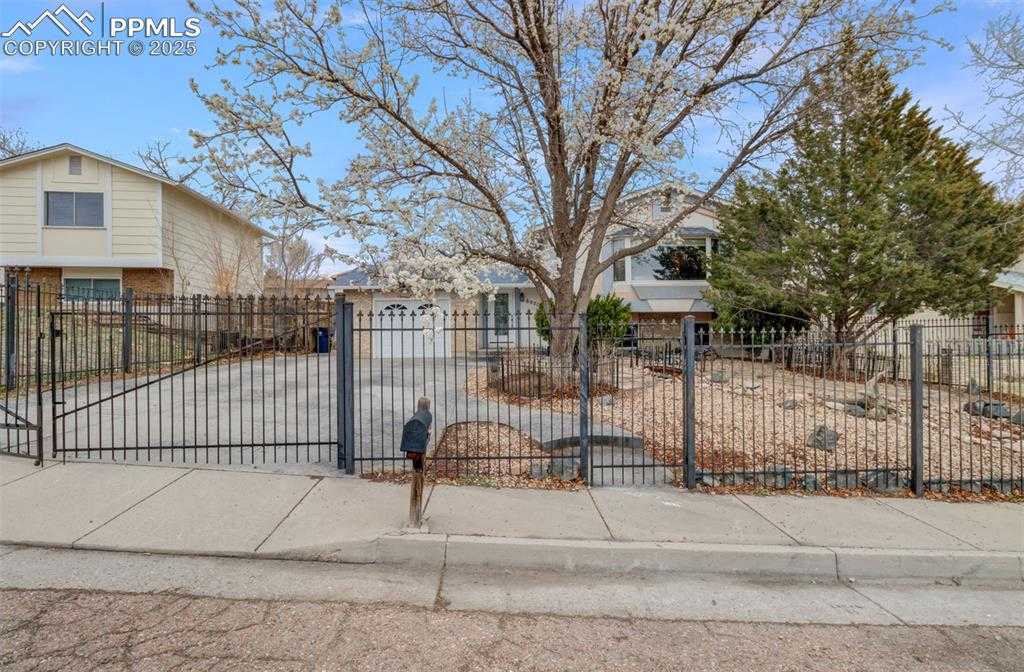 6920 Blue River Way photo 1 of 37