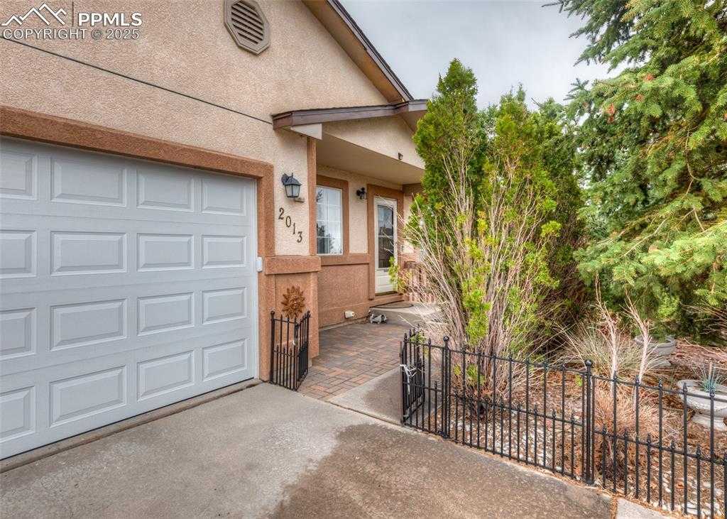 2013 Ambleside Dr photo 1 of 48