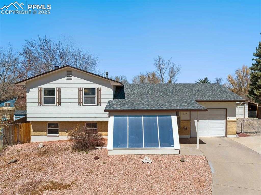 1030 De La Vista Pl photo 1 of 40