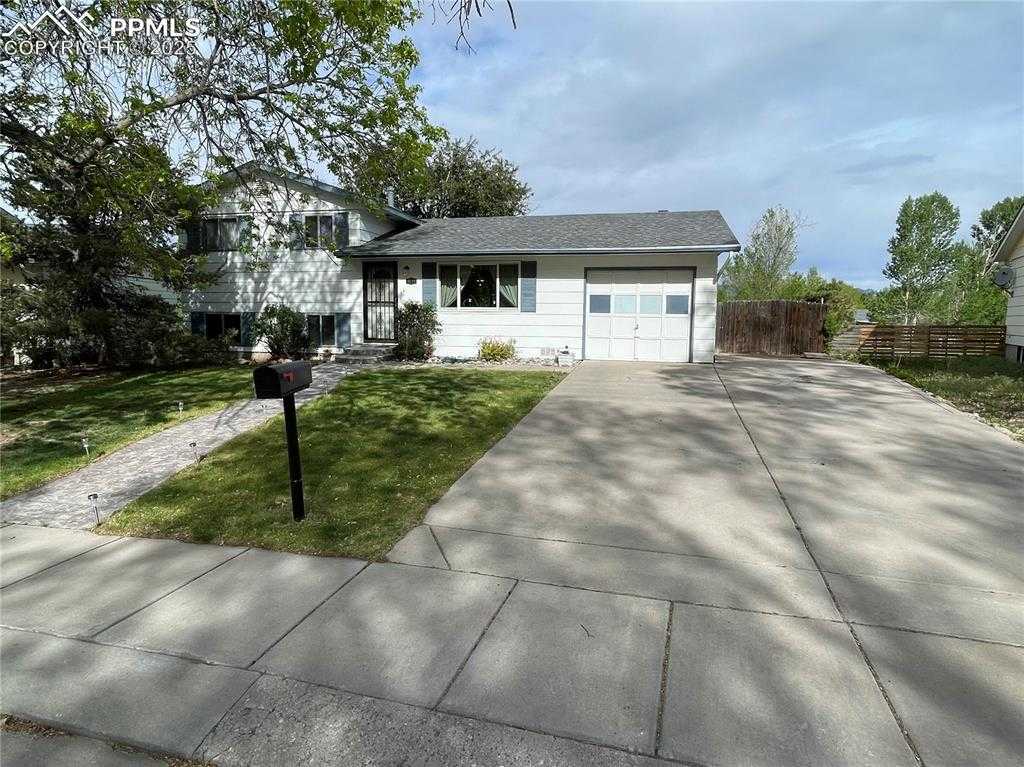 4620 Scenic Cir photo 1 of 27