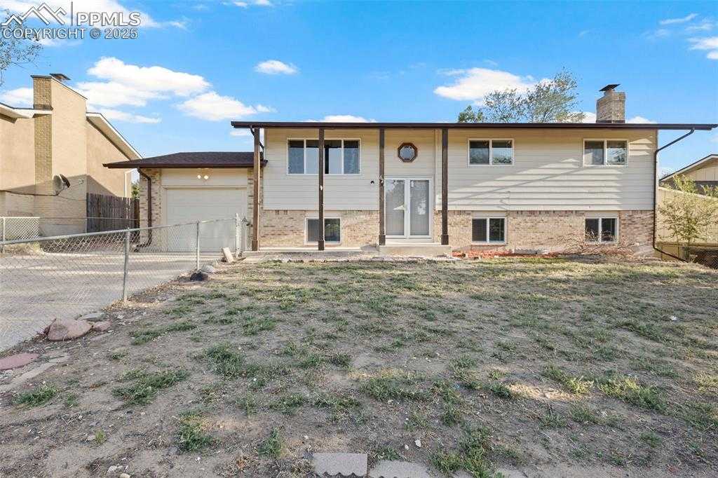 621 Rowe Ln photo 1 of 48