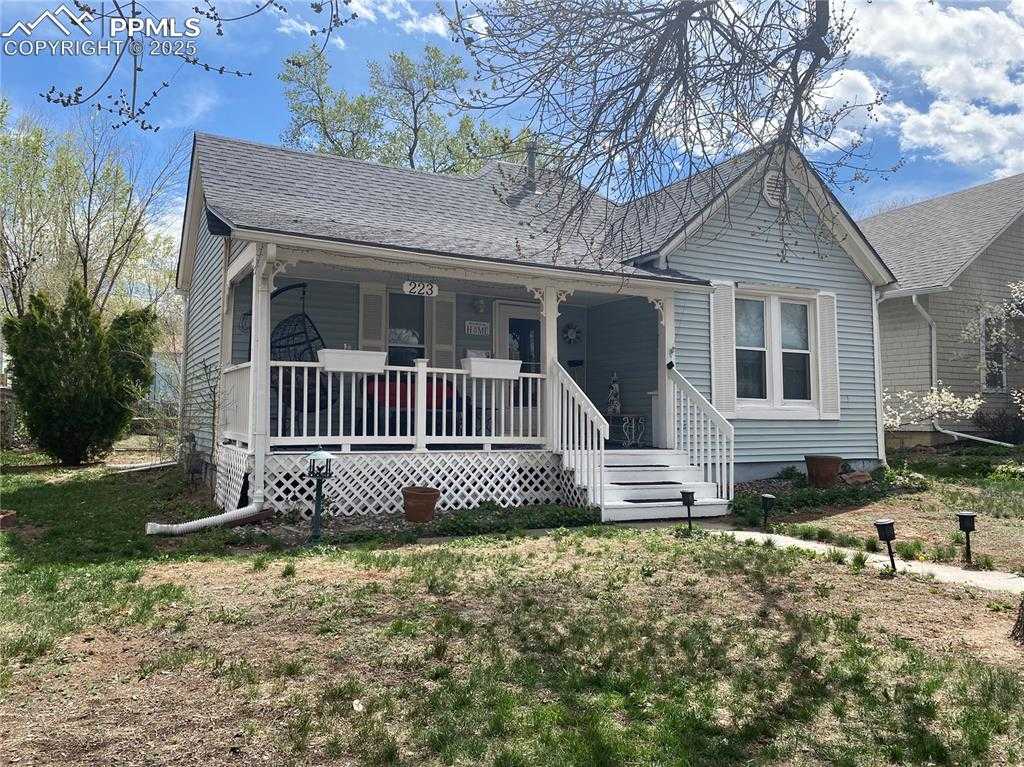 223 Custer Ave photo 1 of 38