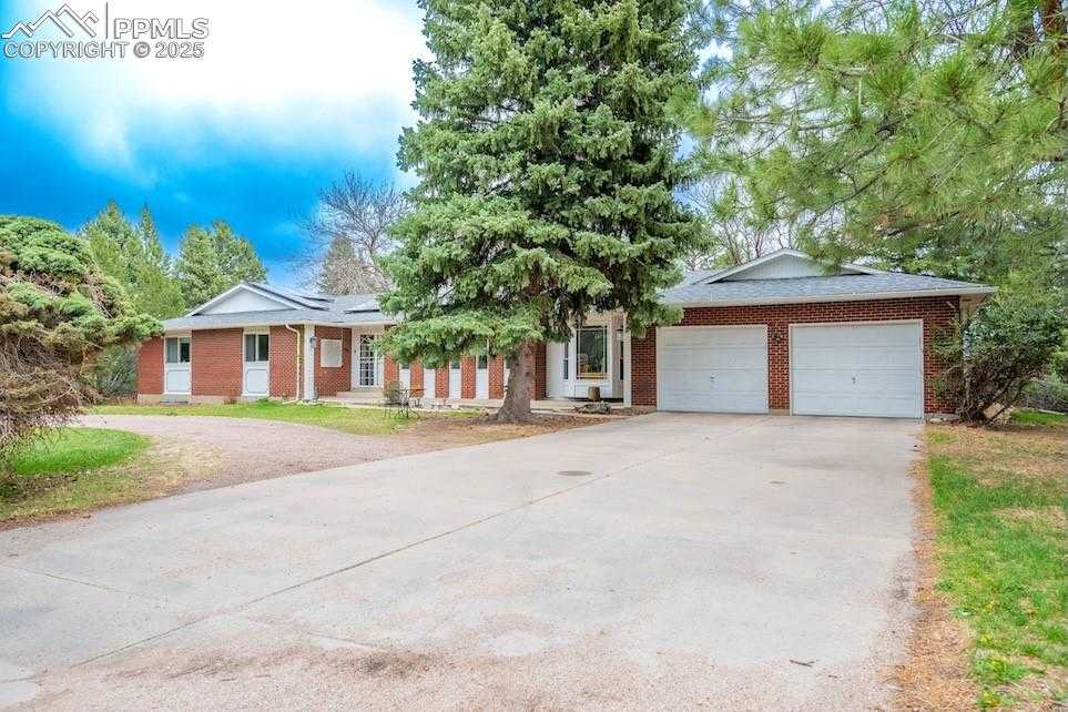 211 Stratmoor Dr photo 1 of 50