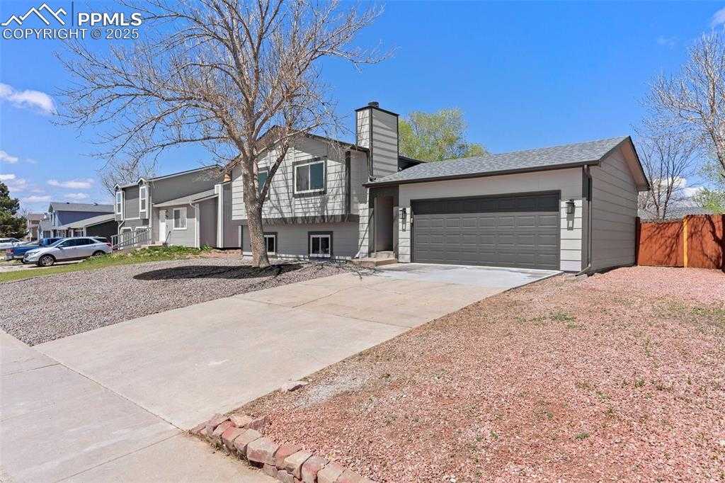 929 Bromefield Dr photo 1 of 36