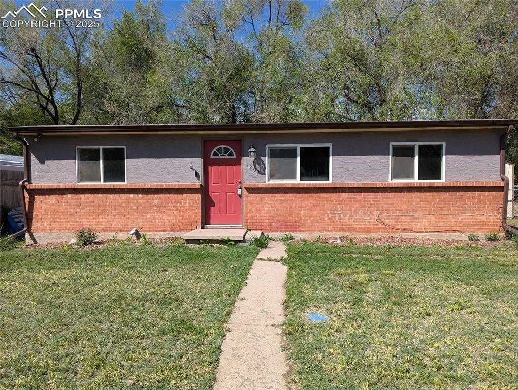 1202 Idylwood Dr photo 1 of 17