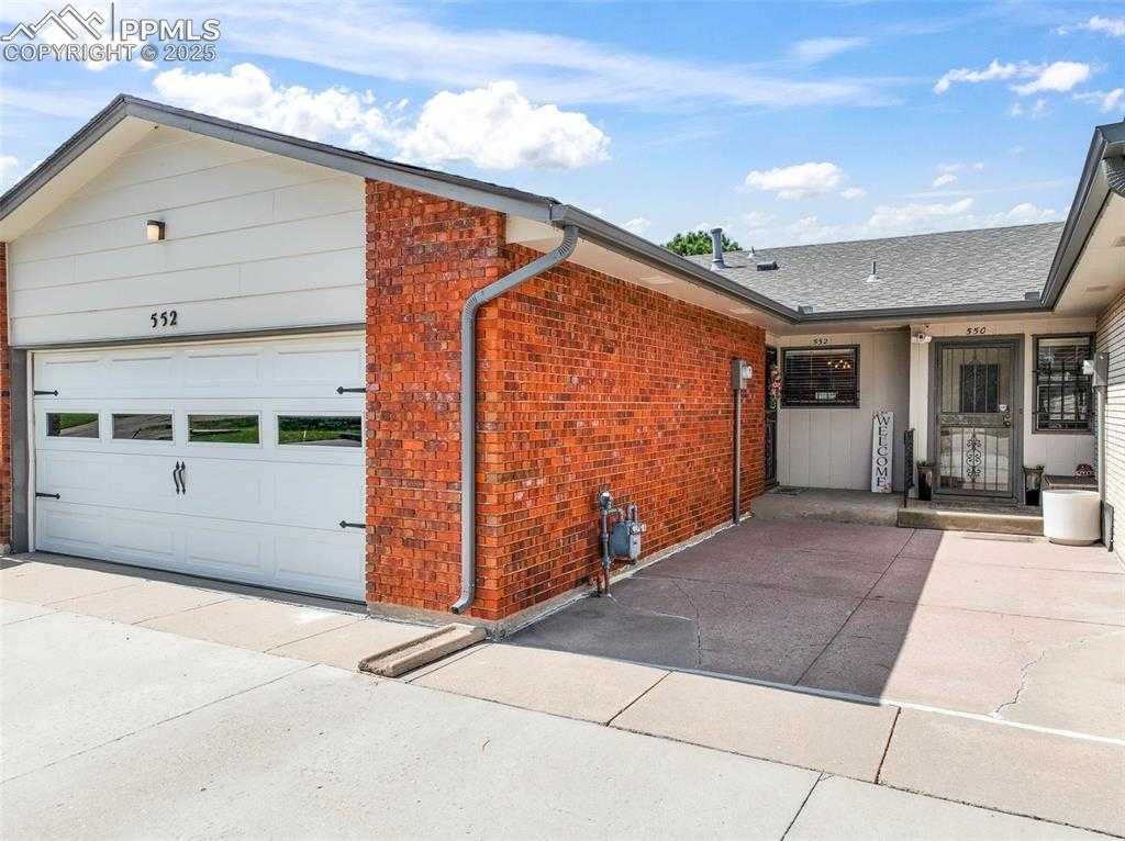 552 Lakewood Cir photo 1 of 50