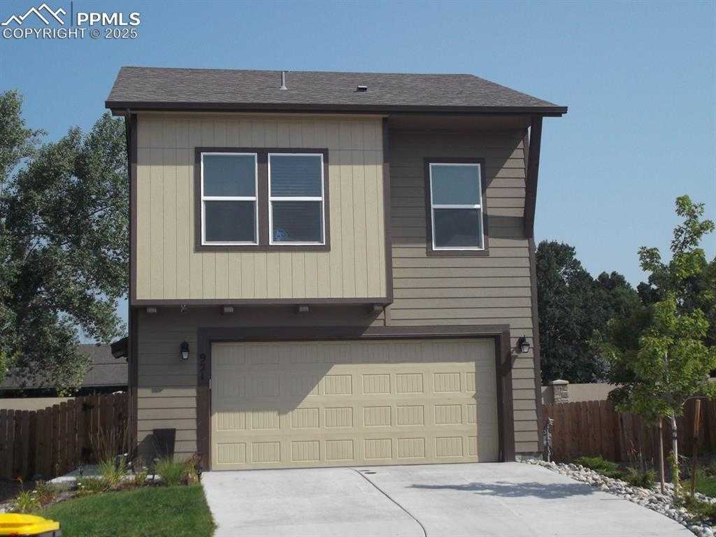 921 Grissom Dr photo 1 of 1