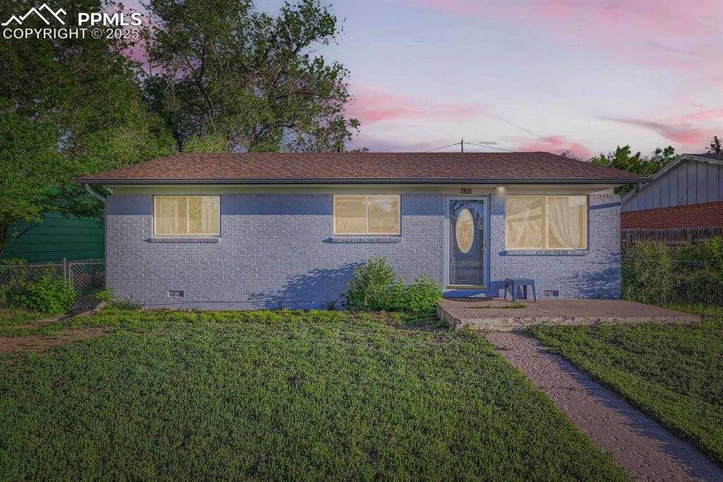 420 Rosewood Dr photo 1 of 17
