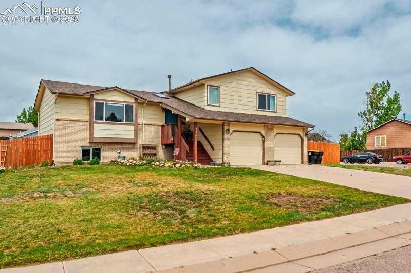 780 Foxwood Dr photo 1 of 47