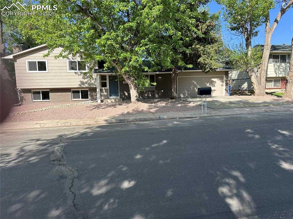 4906 Crestwood Dr photo 1 of 36