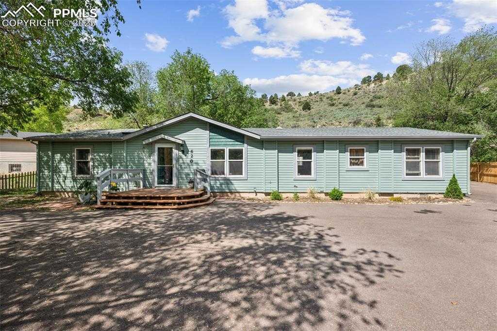 620 Echo Ln photo 1 of 30