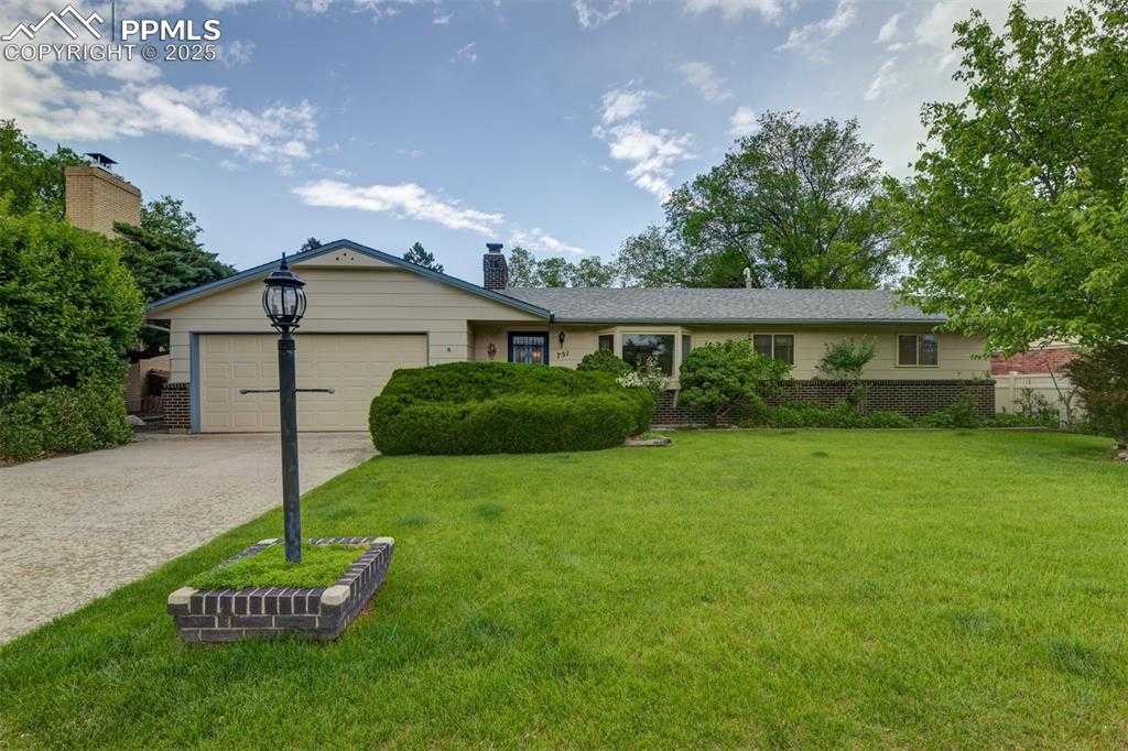 751 Crown Ridge Dr photo 1 of 34