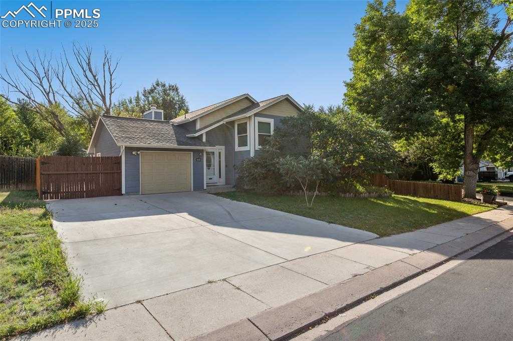 1035 Greenbrier Dr photo 1 of 39