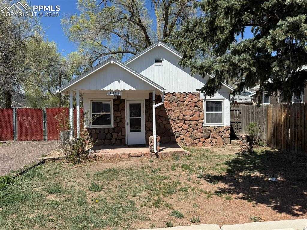 2622 Boulder St photo 1 of 17