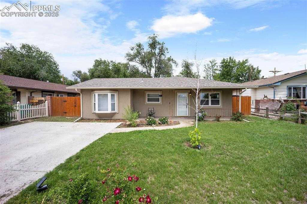 305 Rosewood Dr photo 1 of 25