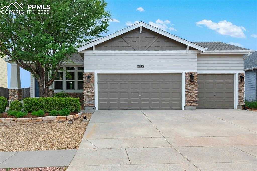 7445 Amberly Dr photo 1 of 43