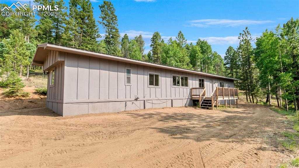 900 Beaver Creek Dr photo 1 of 35