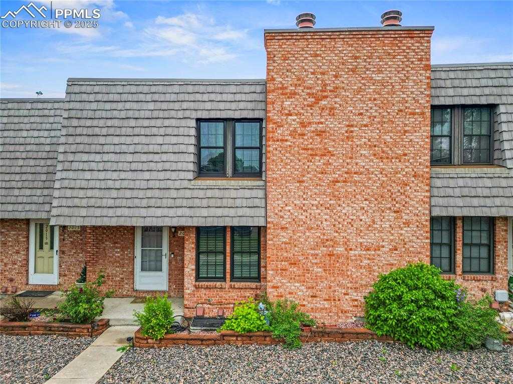 2013 Sussex Ln photo 1 of 44