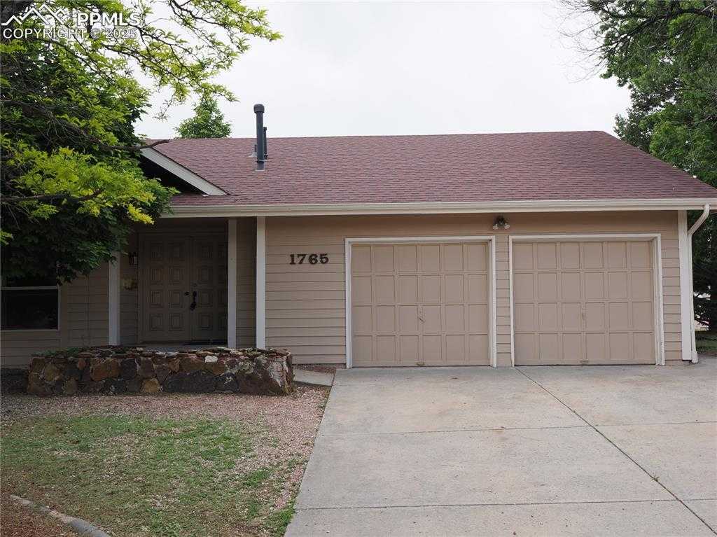 1765 Kimberly Pl photo 1 of 34