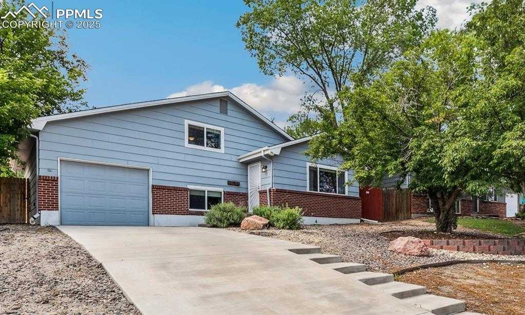 710 Paradise Ln photo 1 of 15