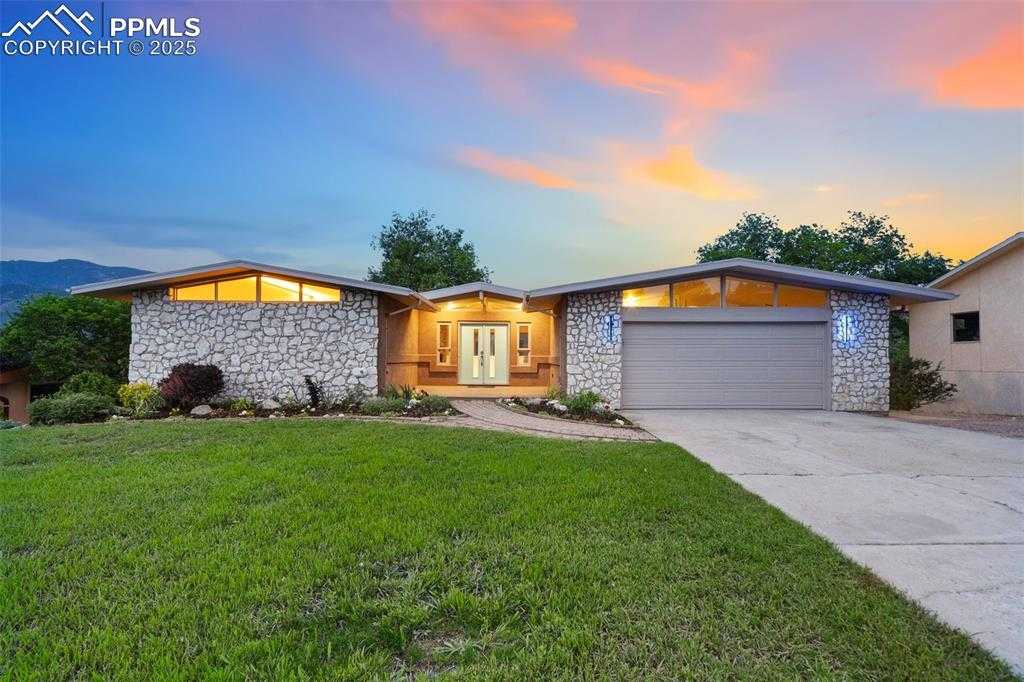 702 Crown Ridge Dr photo 1 of 50