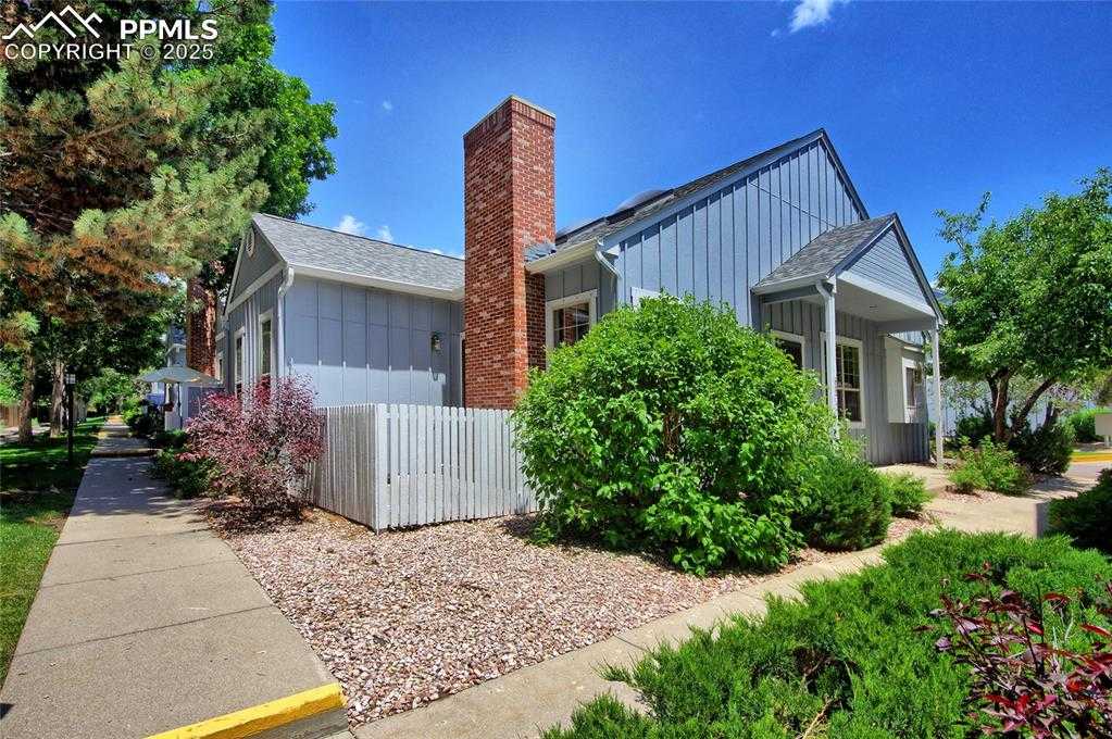 6872 Los Reyes Cir photo 1 of 37