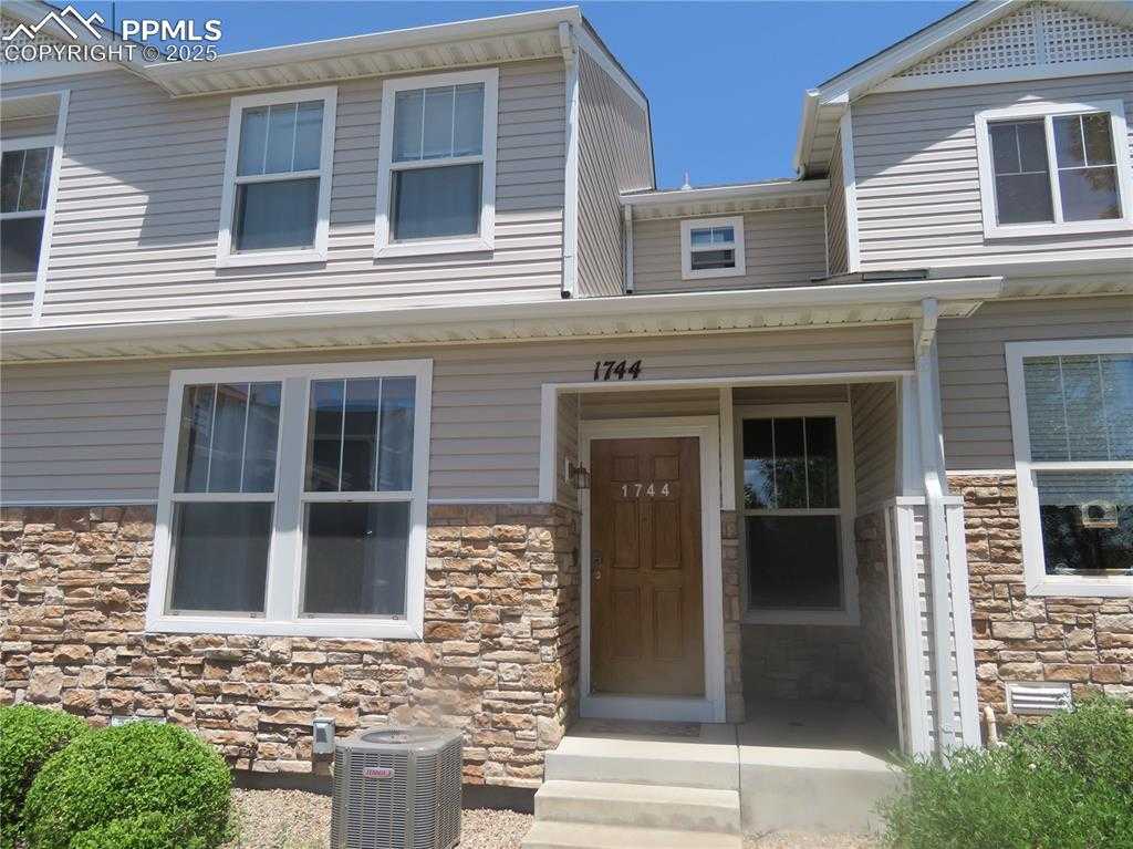 1744 Reilly Grv photo 1 of 24