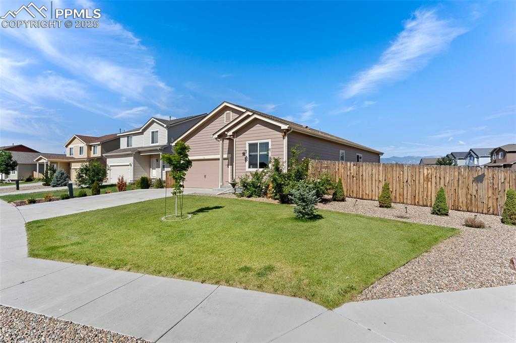 6616 Kearsarge Dr photo 1 of 48