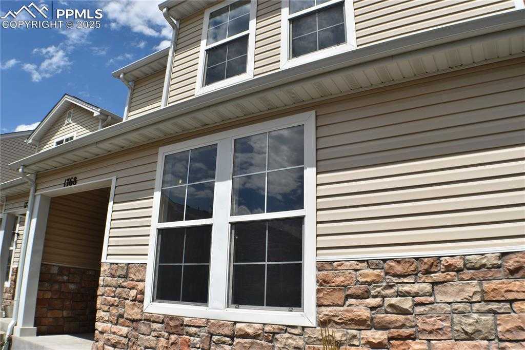 1768 Reilly Grv photo 1 of 36
