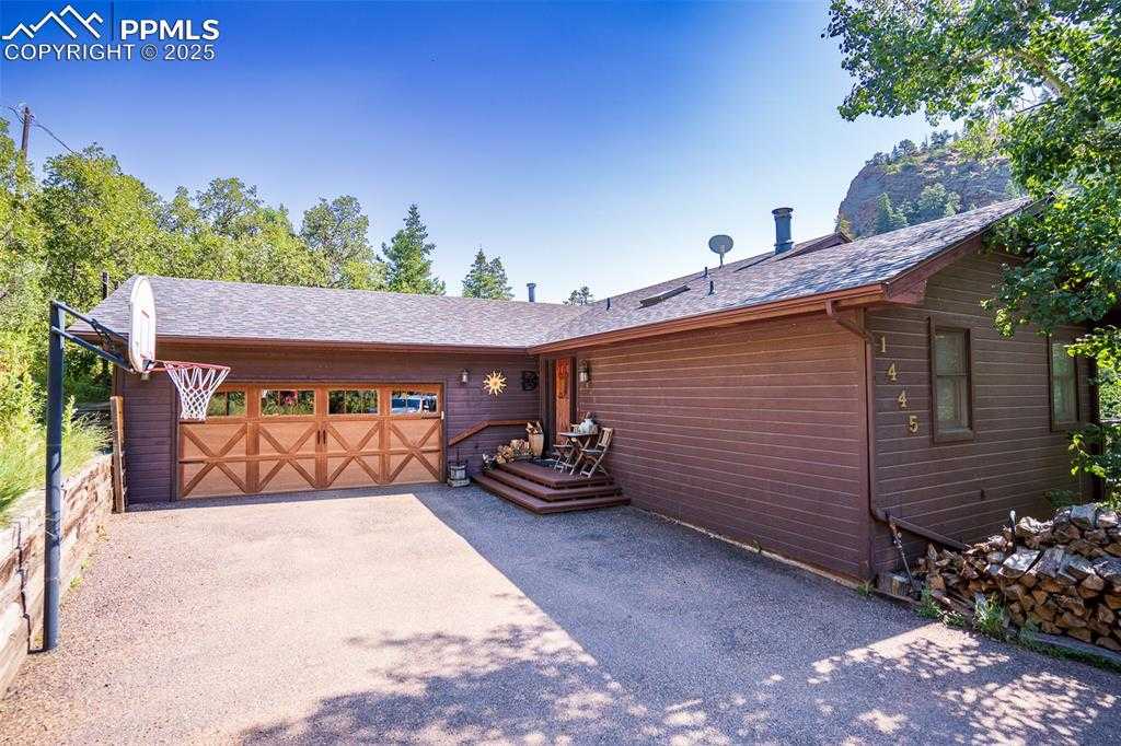 1445 Sutherland Creek Rd photo 1 of 32