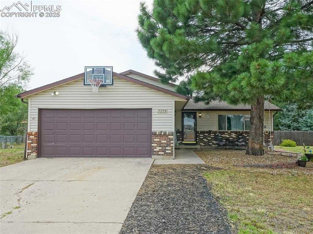 7225 Palmer Park Blvd photo 1 of 22